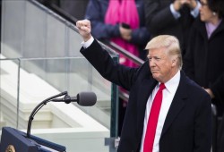 في أول قرارته بالمكتب البيضاوي.. ترامب يوّقع مرسومًا يتعلق بإلغاء الرعاية الصحية