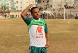 لاعب فلسطيني يرفع "تيشيرت".. تعاطفا مع أبوتريكة