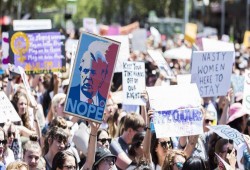 آلاف الأستراليين يحتجون على تنصيب ترامب رئيسا لأمريكا