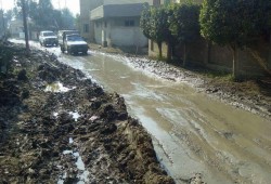 "دير أمس" بأبو حمص غارقة بمياه الامطار والصرف والأهالى يستغيثون