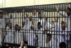 حجب مواقع التواصل وإسقاط الجنسية عن رافضي الانقلاب.. أبرز هزليات قضاء العسكر