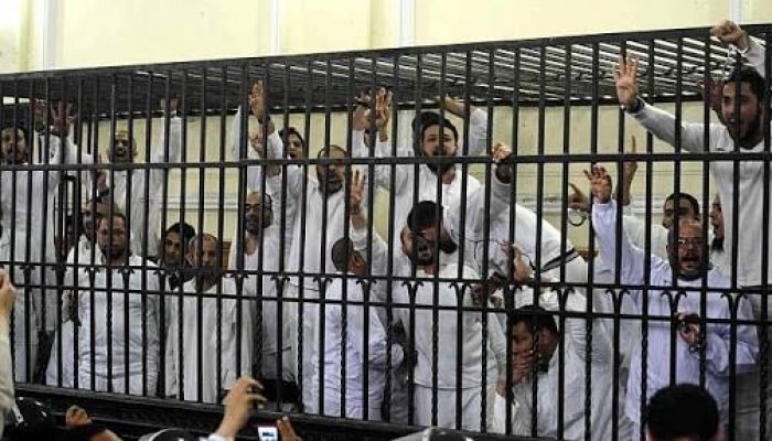 حجب مواقع التواصل وإسقاط الجنسية عن رافضي الانقلاب.. أبرز هزليات قضاء العسكر