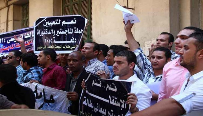 أمن الانقلاب يعتقل عدد من حملة الماجستير أثناء تجمعهم أمام مقر مجلس الوزراء