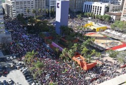 حشود مهولة .. اتساع رقعة التظاهر وزيادة أعداد المحتجين ضد ترامب في الولايات المتحدة الأمريكية