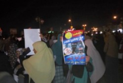 مسيرة لثوار العاشر من رمضان ترفع لافتات "يناير يجمعنا"