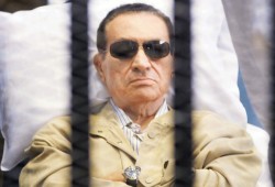 القضاء الإدارى يحيل دعوى تطالب بالعفو الشامل عن مبارك للمفوضين