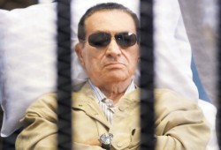 القضاء الإدارى يحيل دعوى تطالب بالعفو الشامل عن مبارك للمفوضين