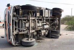 إصابات إثر انقلاب ميكروباص بالعياط