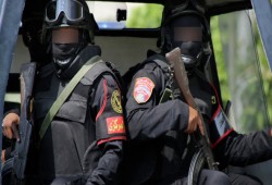 الانهيار الأمني .. داعش ينشر صورا لضباط مصريين خارج سيناء ويعلن استهدافهم