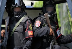 الانهيار الأمني .. داعش ينشر صورا لضباط مصريين خارج سيناء ويعلن استهدافهم