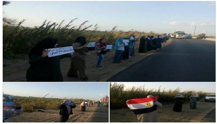 سلسلة بشرية لثوار كوم حمادة فى ذكرى يناير " لسة الثورة فى الميدان "