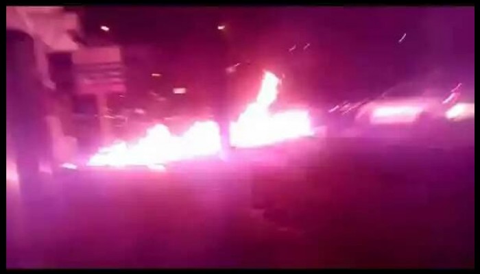 شباب يقطعون طريق برمل الإسكندرية تنديدا بالاعتداء على الثوار أمس