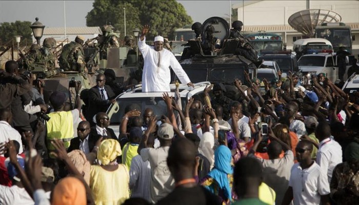 الرئيس الغامبي الجديد آداما بارو يصل بلاده قادماً من السنغال