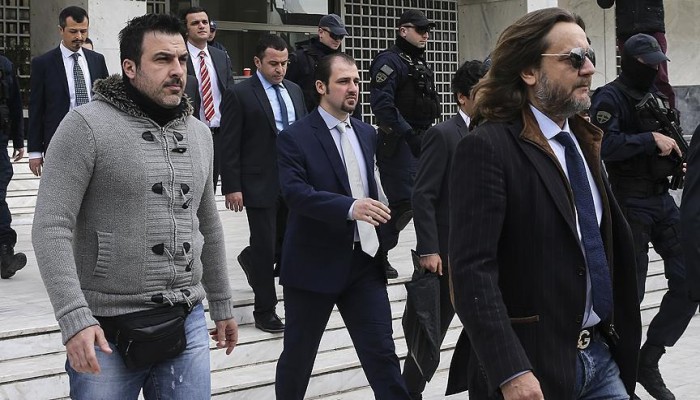 تركيا تطلب من الإنتربول توقيف انقلابيين فروا إلى اليونان