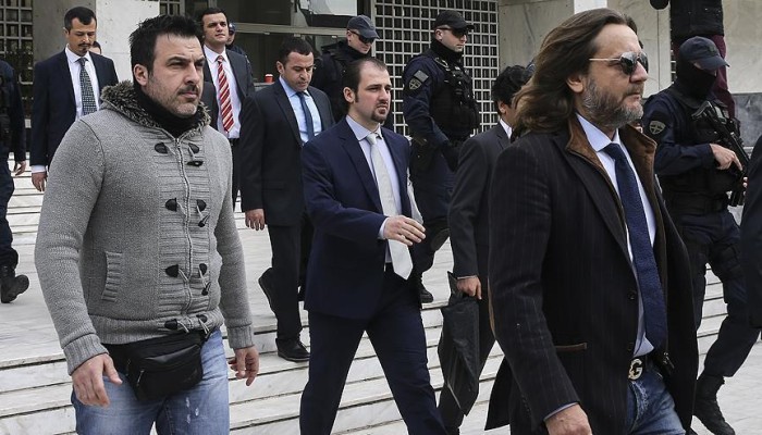 تركيا تطلب من الإنتربول توقيف انقلابيين فروا إلى اليونان