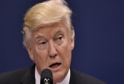 ترامب يعلق استقبال اللاجئين إلى بلاده ويحرم مواطني 7 دول إسلامية من التأشيرات