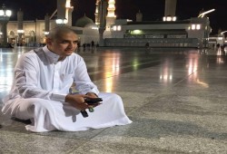 وفاة "احمد الشاطر" بعد أدائه العمرة.. ونشطاء: روحه معلقة بالوطن