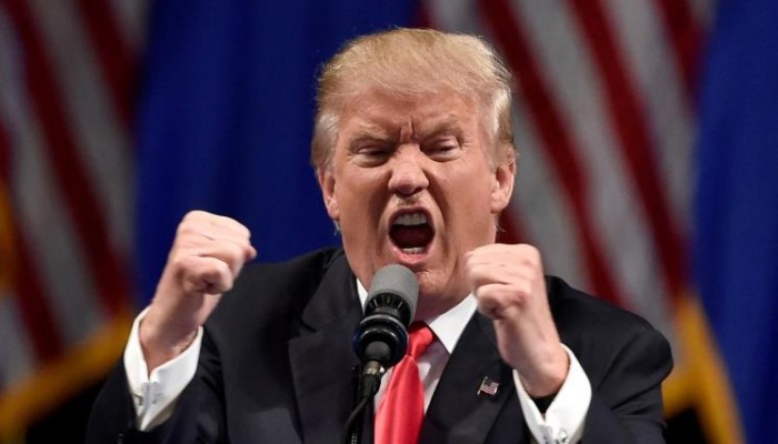 اعتقال جميع اللاجئين بالمطارات الأمريكية بعد يوم من قرار "ترامب"