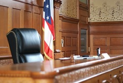 القضاء الأمريكي يوقف قرار ترامب بمنع دخول رعايا دول إسلامية