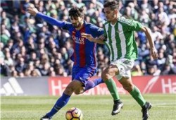 مدرب برشلونة بعد التعادل : بيتيس كان يستحق الفوز