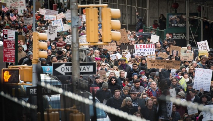 الآلاف يتظاهرون في الولايات المتحدة دعما للاجئين المسلمين