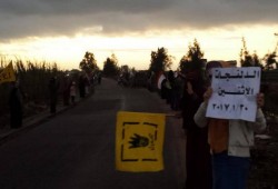 سلسلة بشرية تتحول لمسيرة لثوار الدلنجات تفضح جرائم العسكر