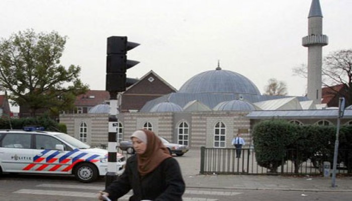 مساجد هولندية تغلق أبوابها وقت الصلاة عقب هجوم كندا