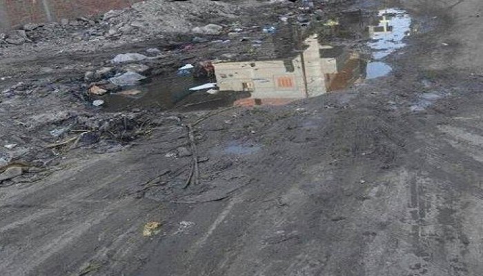 قرية ربع شنديد بإيتاى البارود تغرق فى الصرف الصحى وتجاهل محليات الانقلاب يزيد المعاناة