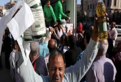 السيسي يحنو على الفقراء.. رفع سعر سكر التموين لـ8 جنيهات والزيت لـ12