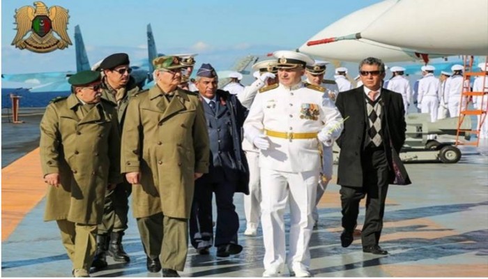 صحيفة روسية: حفتر يحاول السيطرة على ليبيا بدعم روسي
