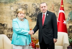 اليوم .. ميركل تبدأ زيارتها لأنقرة