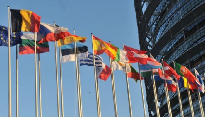 المفوضية الأوروبية تعلن نهاية رسوم التجوال