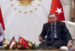 ميركل تستعمل عبارة "الإرهاب الإسلامي" وأردوغان يقاطعها