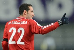 لاعبو مصر يهتفون لأبو تريكة بعد الوصول للنهائي (فيديو)