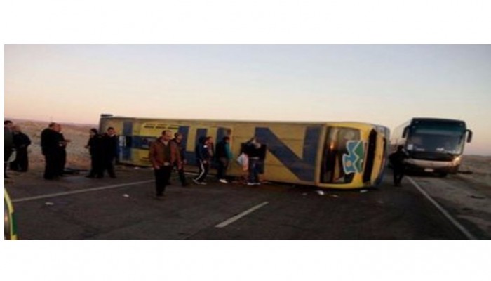 مصرع وإصابة 43 شخصا في انقلاب أتوبيس على طريق "الزعفرانة-غارب"