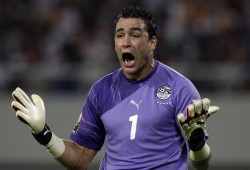 تعرَّف على حقيقة إصابة "عصام الحضرى"