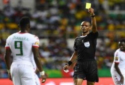 بطل فضيحة مونديال الأندية يقود قمة مصر والكاميرون