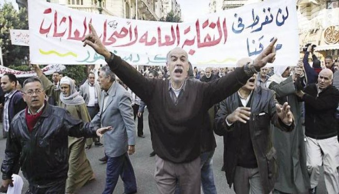 أصحاب المعاشات لحكومة الانقلاب : سنتظاهر ببدل الإعدام ونعرف الجميع انكم استوليتم على أموالنا
