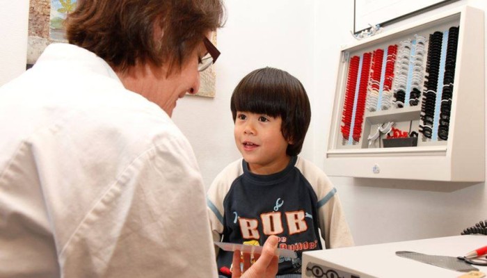 علامات تنذر باضطرابات الرؤية لدى الطفل‬