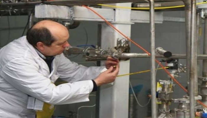 إيران تستورد 149 طنا من اليورانيوم المركز "الكعكة الصفراء"