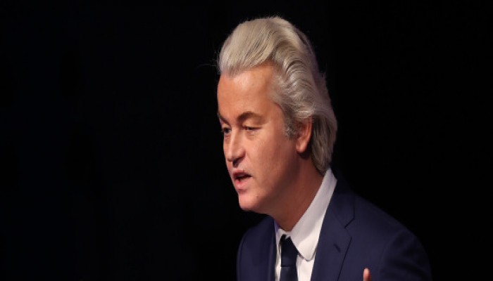 "الإسلام سيجتاح أوروبا".. لافتات زائفة استخدمها فيلدرز لكسب شعبية