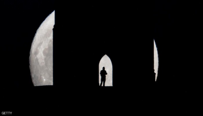 العالم يترقب "القمر الثلجي" و"مذنب السنة الجديدة"