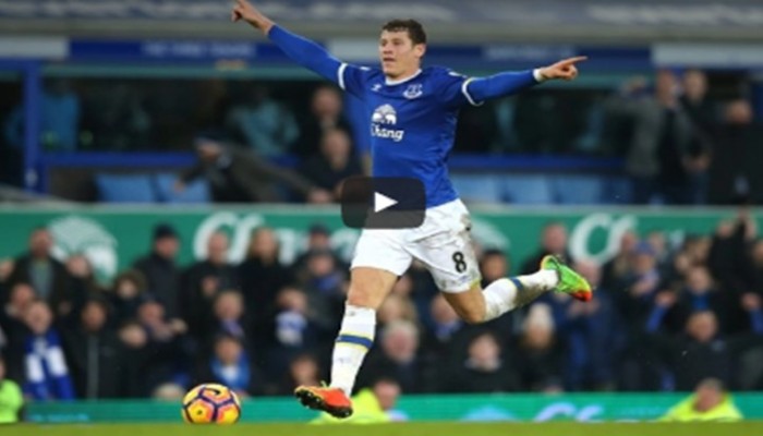 لاعب إيفرتون يخطف الأنظار بحركة لحظة إحرازه الهدف (فيديو)