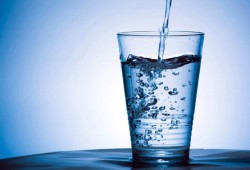 علاقة شرب الماء بإنقاص الوزن