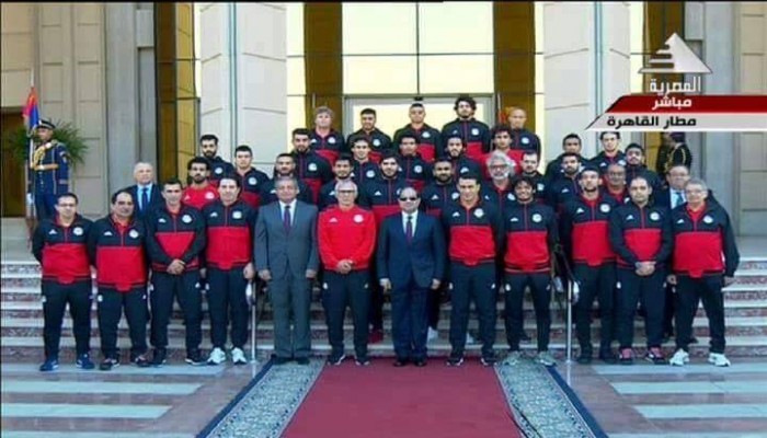 كيلو "الفراخ" بـ 33 جنيهًا والسيسي حزين لخسارة المنتخب!