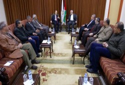 هنية يلتقي وفداً من "الديمقراطية" ويناقشا التصعيد الأخير