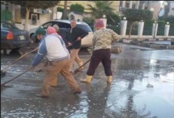 غرق شارع البحر بالمحلة بسبب كسر ماسورة صرف صحى