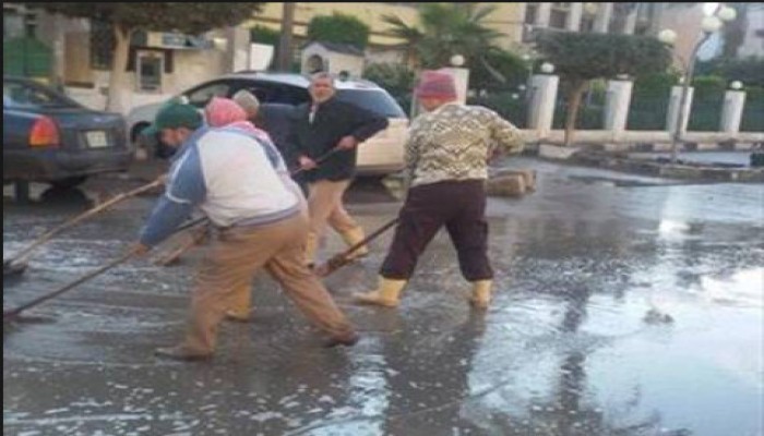 غرق شارع البحر بالمحلة بسبب كسر ماسورة صرف صحى