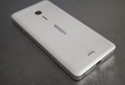 دعاء في هاتف مسلمة يتسبب بمنعها من دخول أمريكا