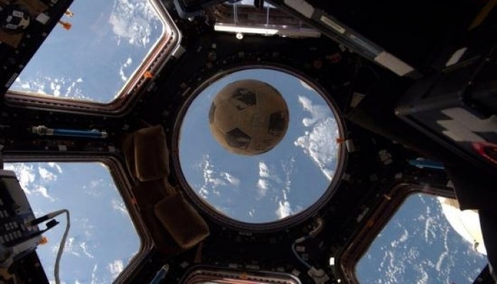 العثور على كرة قدم في الفضاء بعد 30 عاماً من فقدها